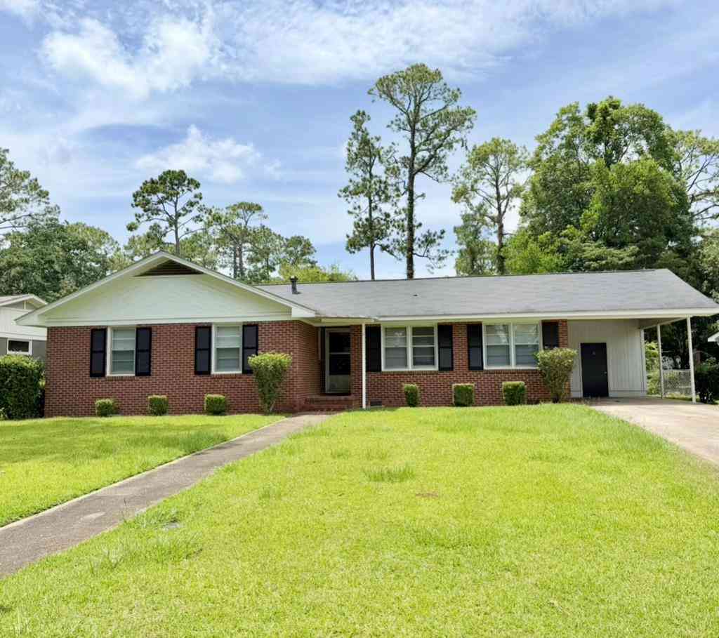 Homes For Sale - 2115 Robinhood Drive<br/> Albany, GA 31707