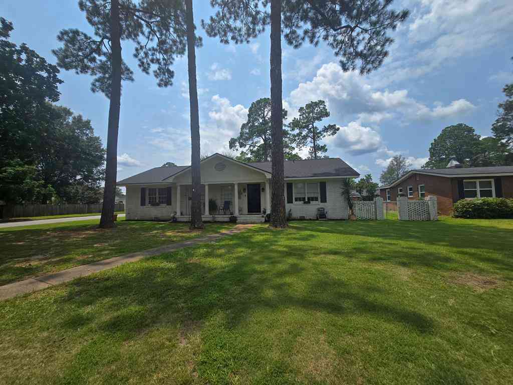 Homes For Sale - 2101 Robinhood Road<br/> Albany, GA 31707