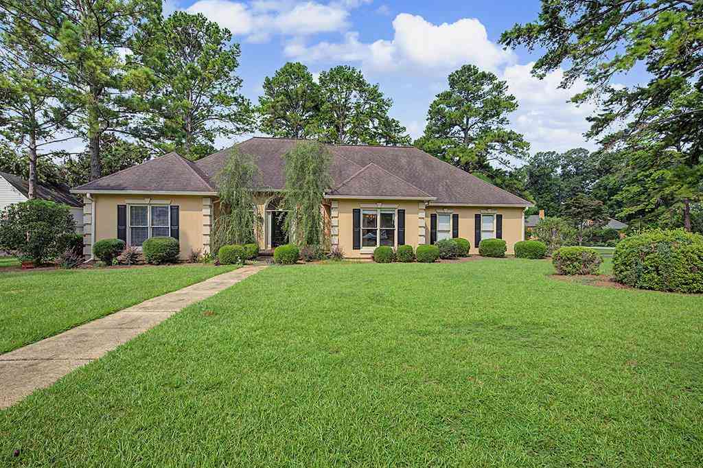 Homes For Sale - 2319 Golf Course Drive<br/> Albany, GA 31721