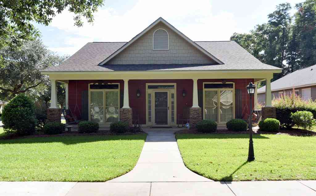 Homes For Sale - 1732 Red Oak Lane<br/> Albany, GA 31707