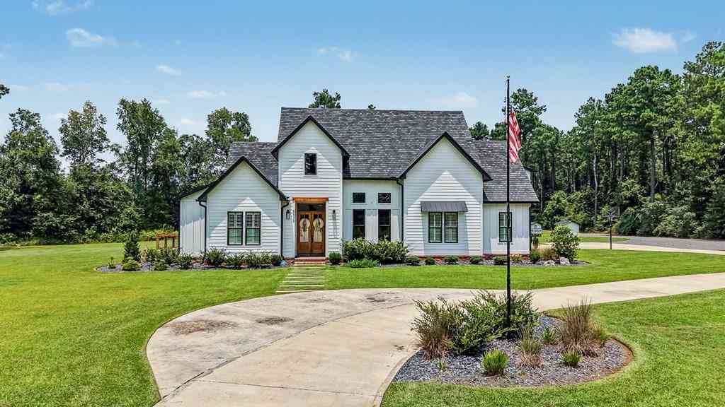 Homes For Sale - 5535 Gillionville Road<br/> Albany, GA 31721