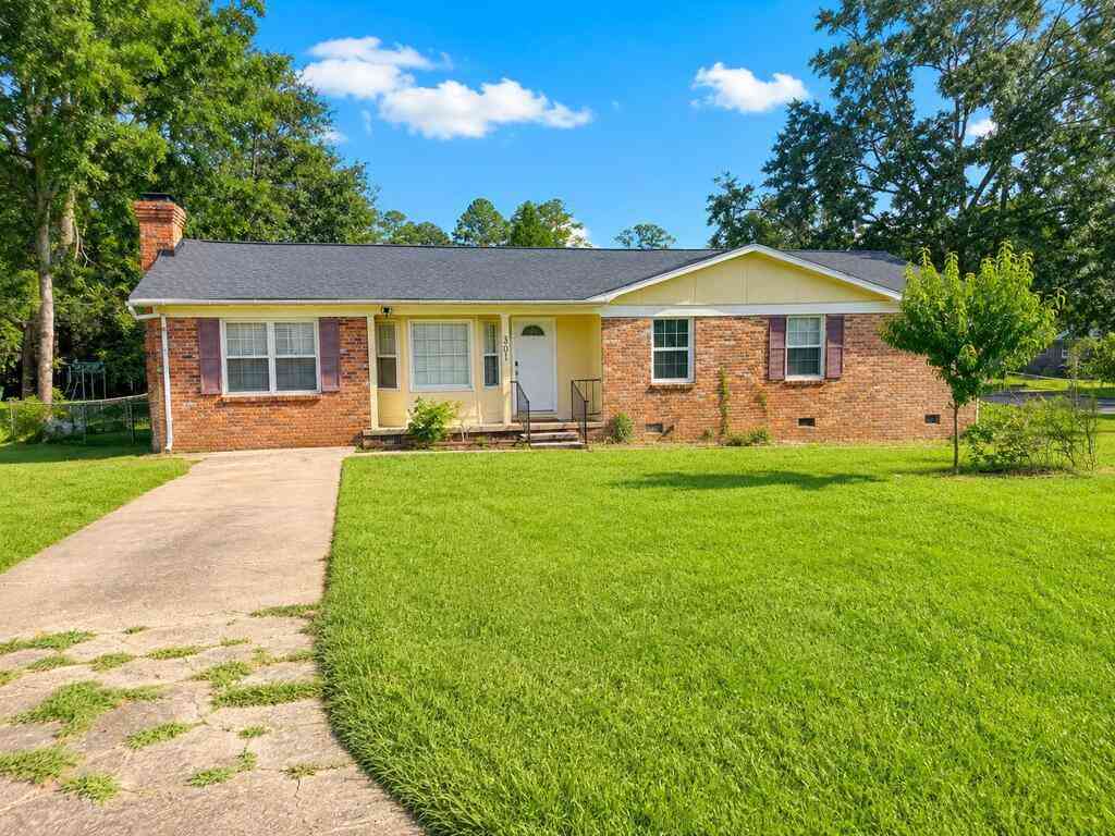 Homes For Sale - 301 Sharon Drive<br/> Americus, GA 31709