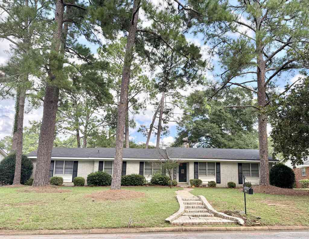 Homes For Sale - 2006 Lullwater Road<br/> Albany, GA 31707