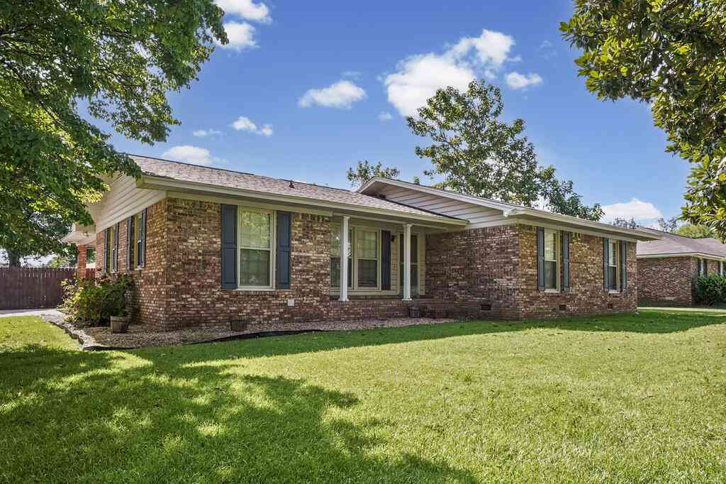 Homes For Sale - 106 Cannon Drive<br/> Leesburg, GA 31763