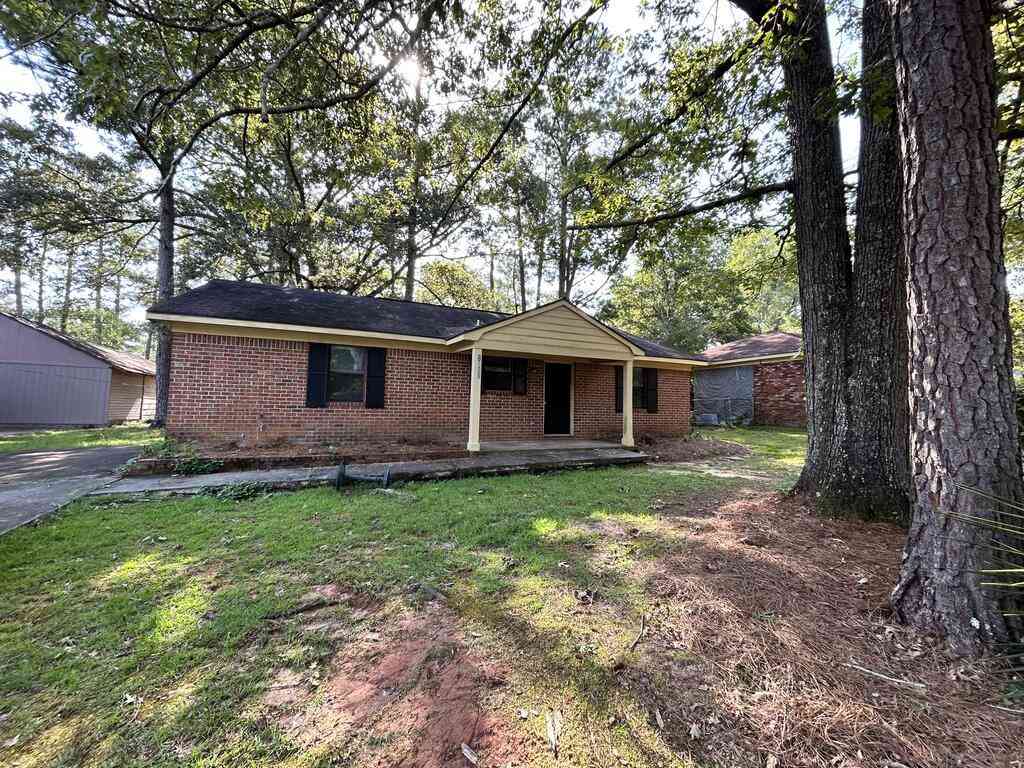 Homes For Sale - 2022 Beachview Drive<br/> Albany, GA 31705