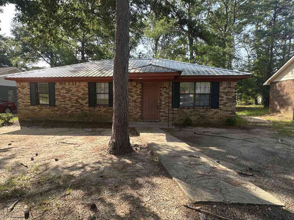 Homes For Sale - 2513 Beachview Drive<br/> Albany, GA 31705