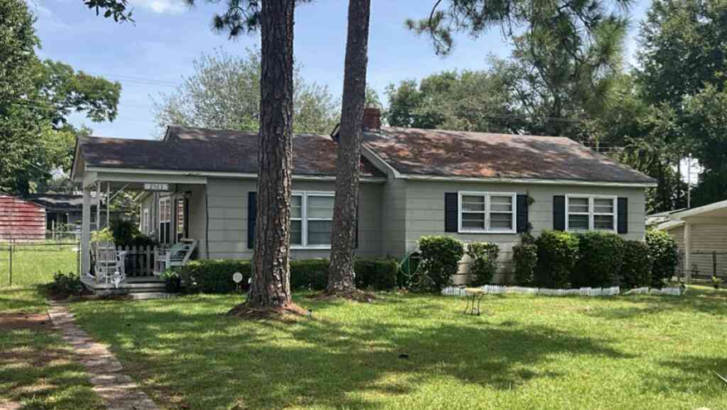 Homes For Sale - 2563 Crescent Drive<br/> Dougherty County, Albany, GA 31705