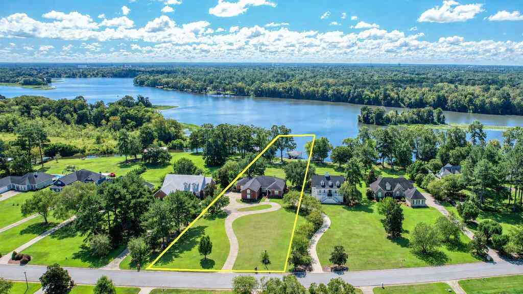 Homes For Sale - 1010 River Pointe Drive<br/> Dougherty County, Albany, GA 31701