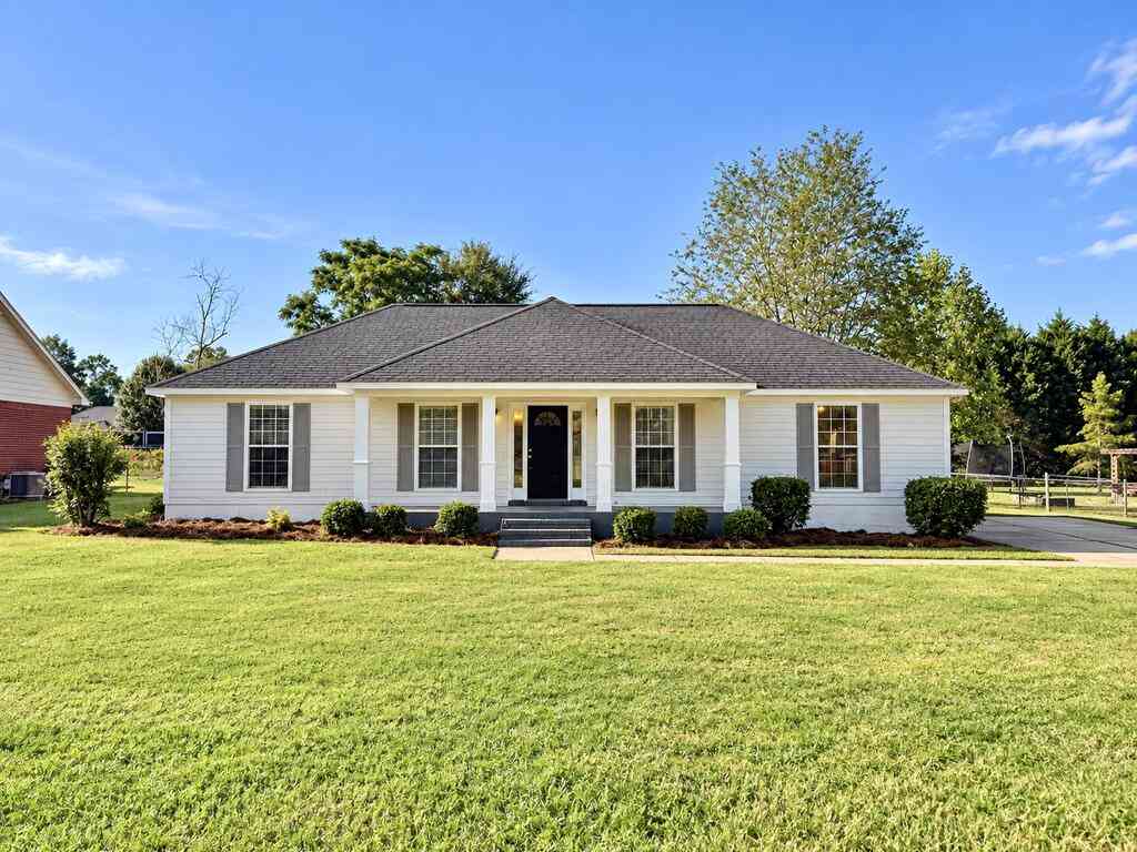 Homes For Sale - 106 Victorian Court<br/> Leesburg, GA 31763