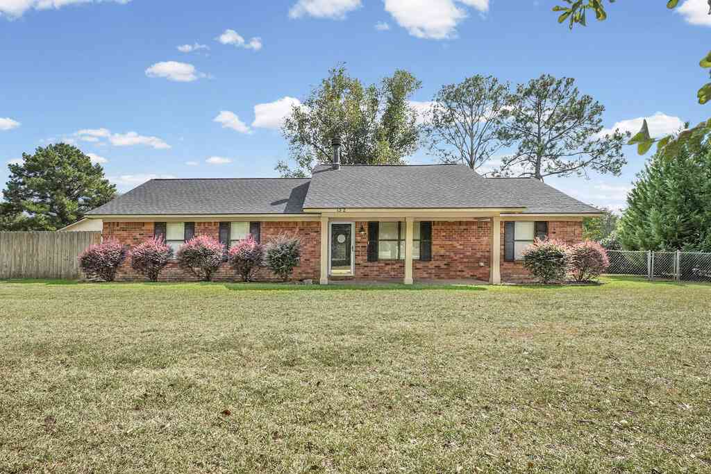 Homes For Sale - 132 Country Drive<br/> Leesburg, GA 31763