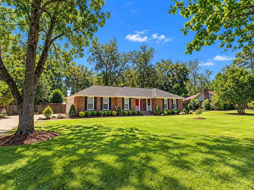 Homes For Sale - 156 Berkeley Road<br/> Albany, GA 31721