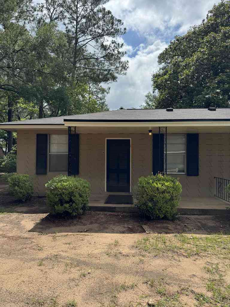 Multifamily For Rent - 1004-A 8th Avenue<br/> Dougherty County, Albany, GA 31701