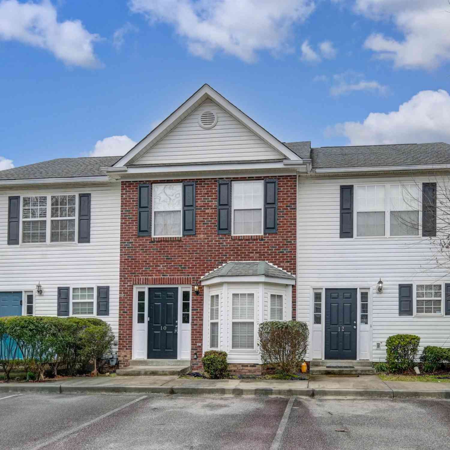 Townhouse For Sale - 10 Magnolia Glen Lane<br/> Columbia, SC 29205
