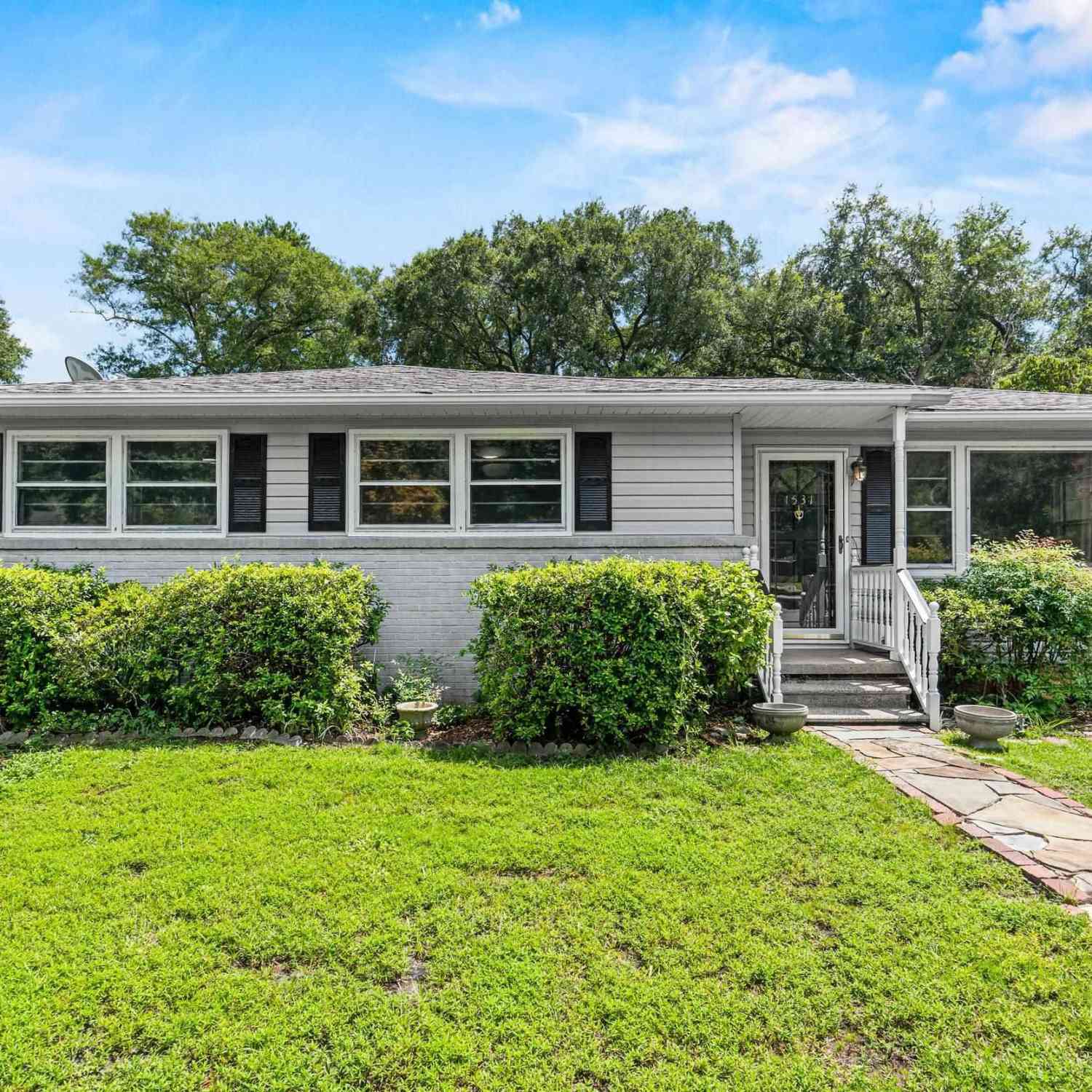 Homes For Sale - 1531 Woodcrest Avenue<br/> Charleston, SC 29407