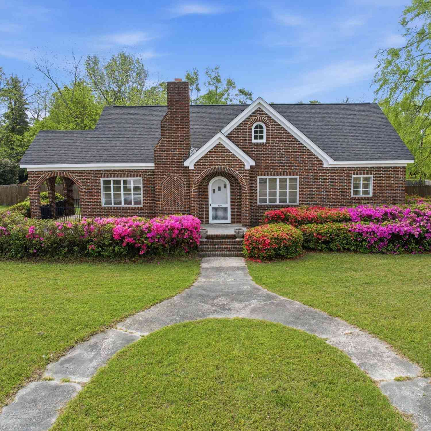 Homes For Sale - 570 W Columbia Avenue<br/> Batesburg, SC 29006