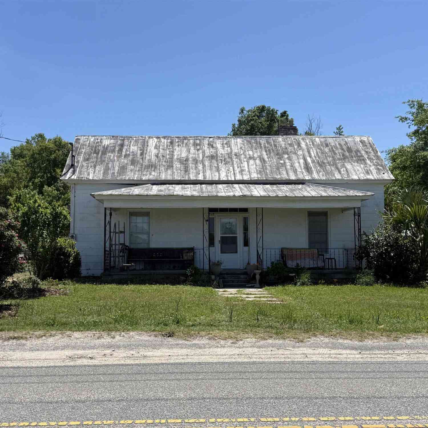 Homes For Sale - 348 W Railroad Avenue<br/> Batesburg, SC 29006