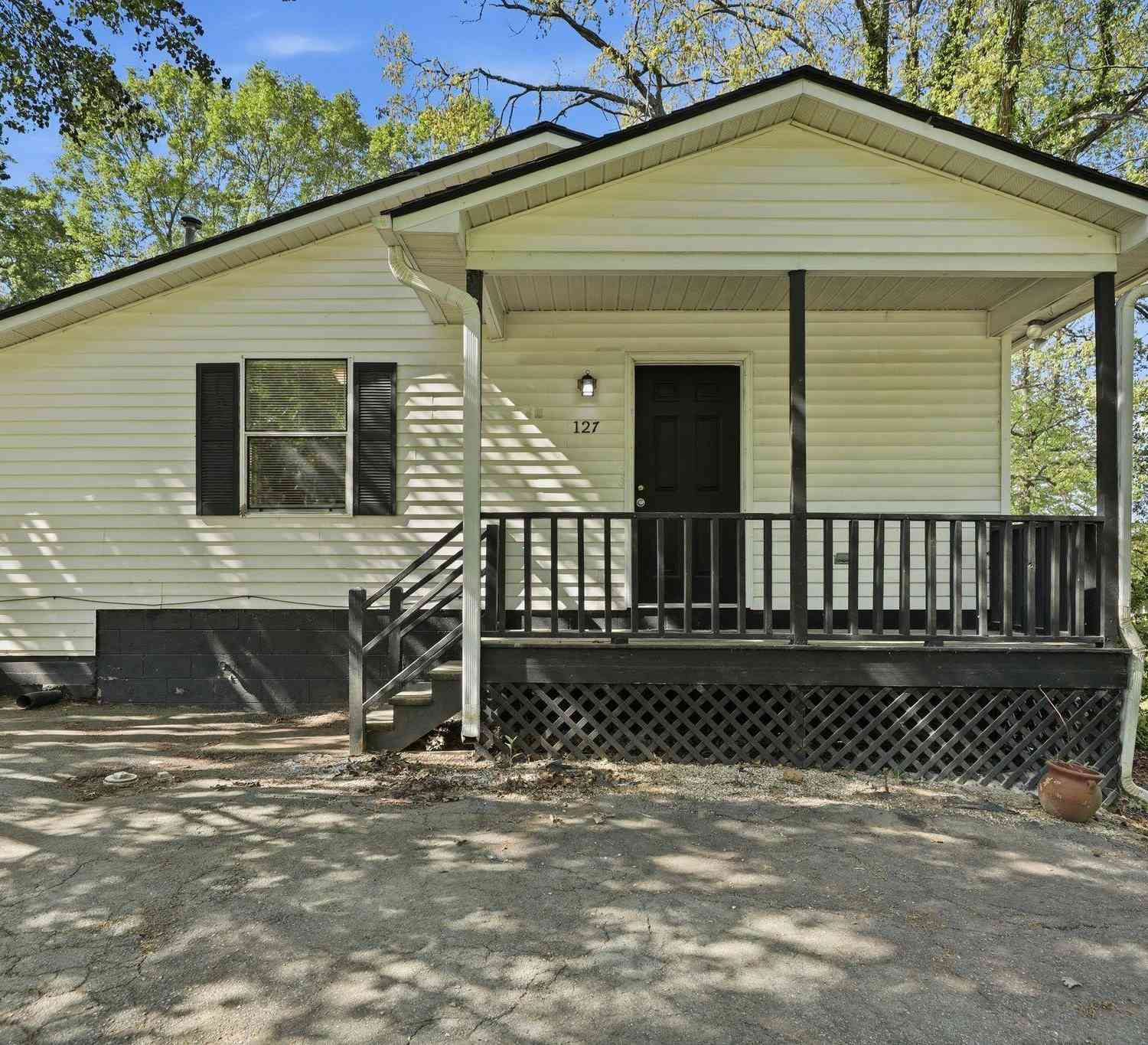 Homes For Sale - 127 Celestial Street<br/> Spartanburg, SC 29306