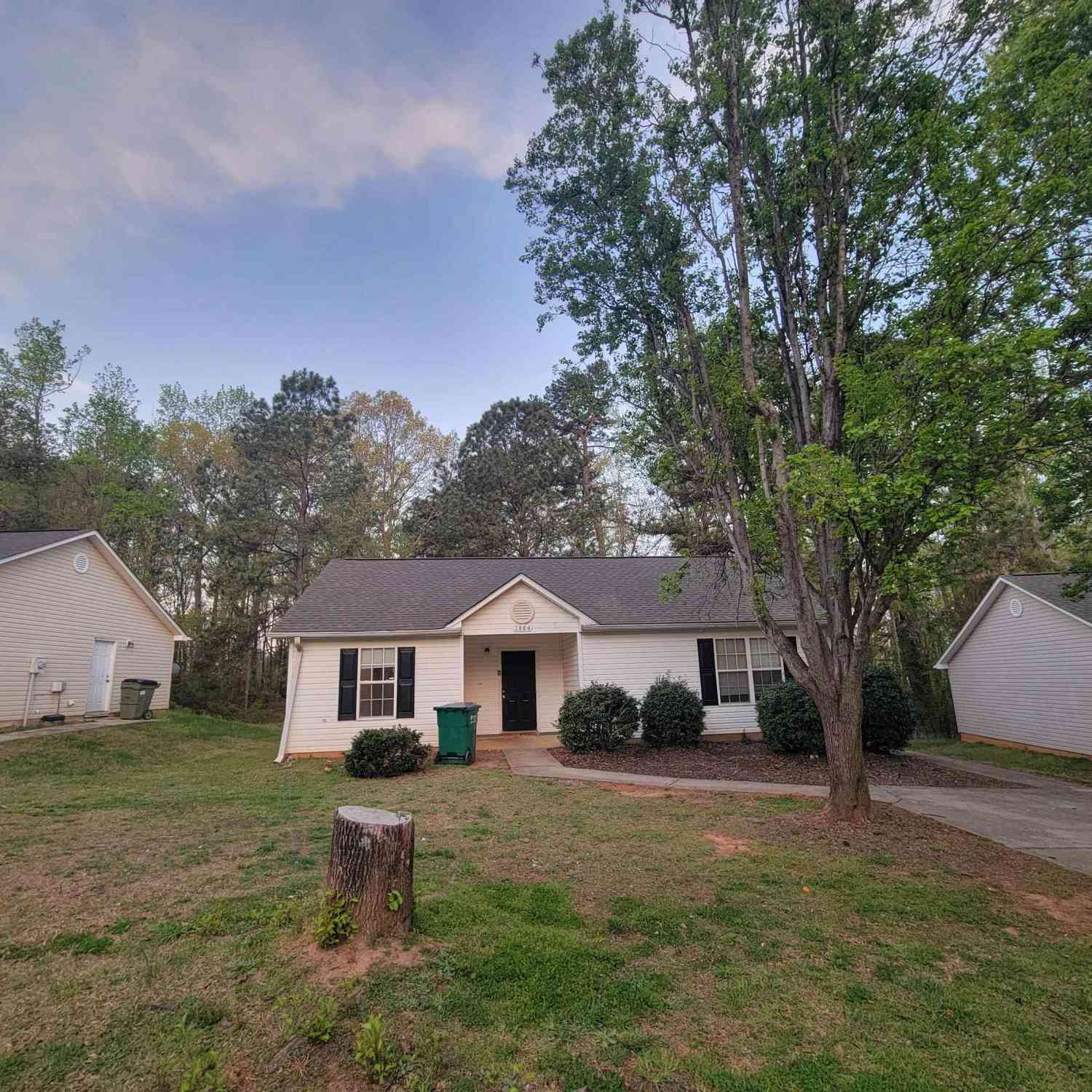 Homes For Sale - 1884 TAMARA Way<br/> Spartanburg, SC 29301