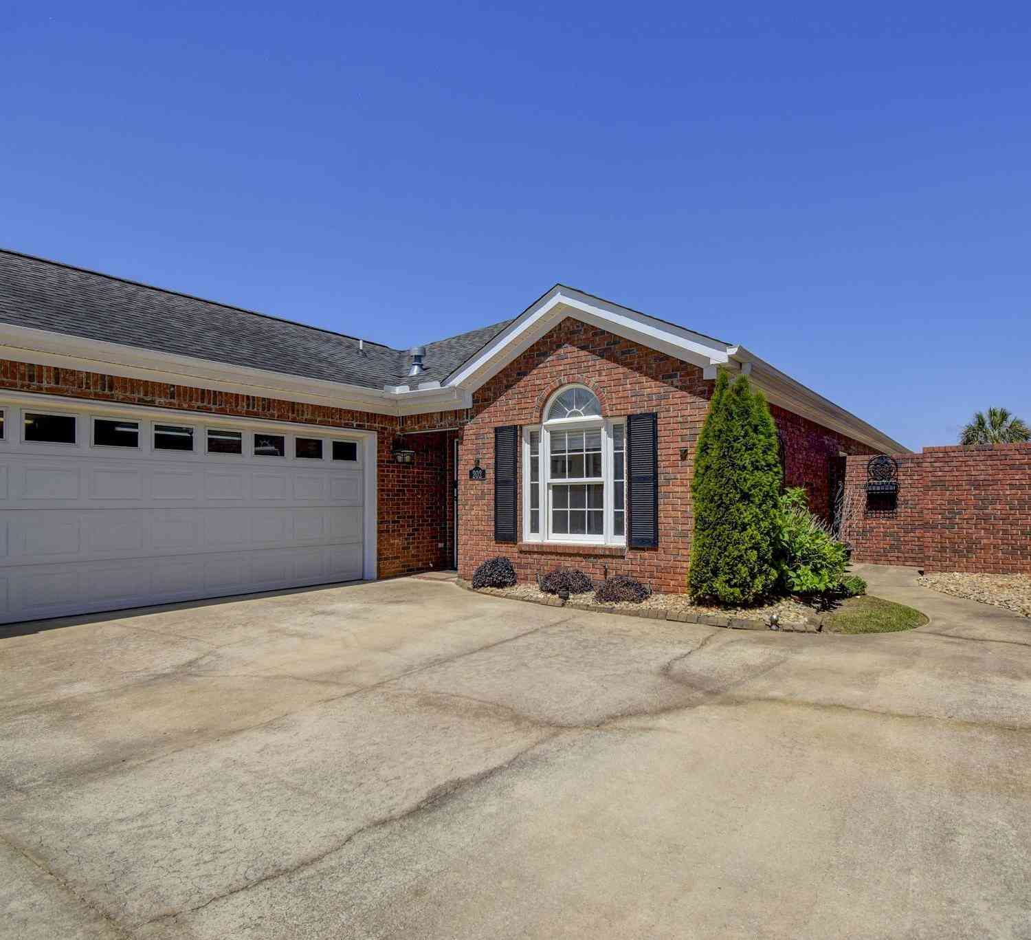 Townhouse For Sale - 202 Pinnacle Drive<br/> Columbia, SC 29212