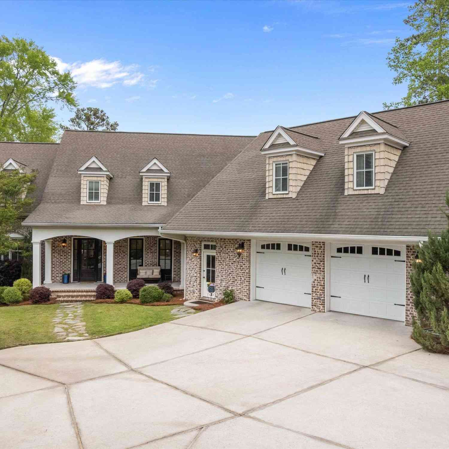 Homes For Sale - 12 Lakecrest Drive<br/> Columbia, SC 29206