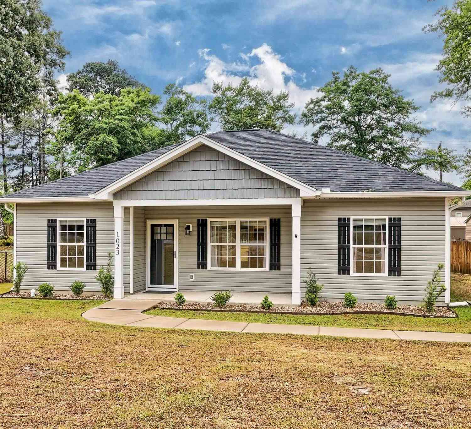 Homes For Sale - 1023 Woodland Drive<br/> West Columbia, SC 29169