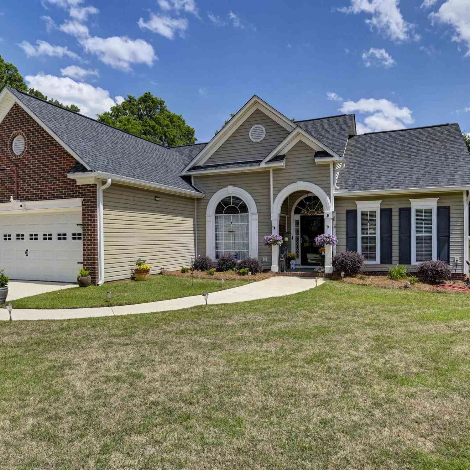 Homes For Sale - 112 Blackstone Drive<br/> Irmo, SC 29036