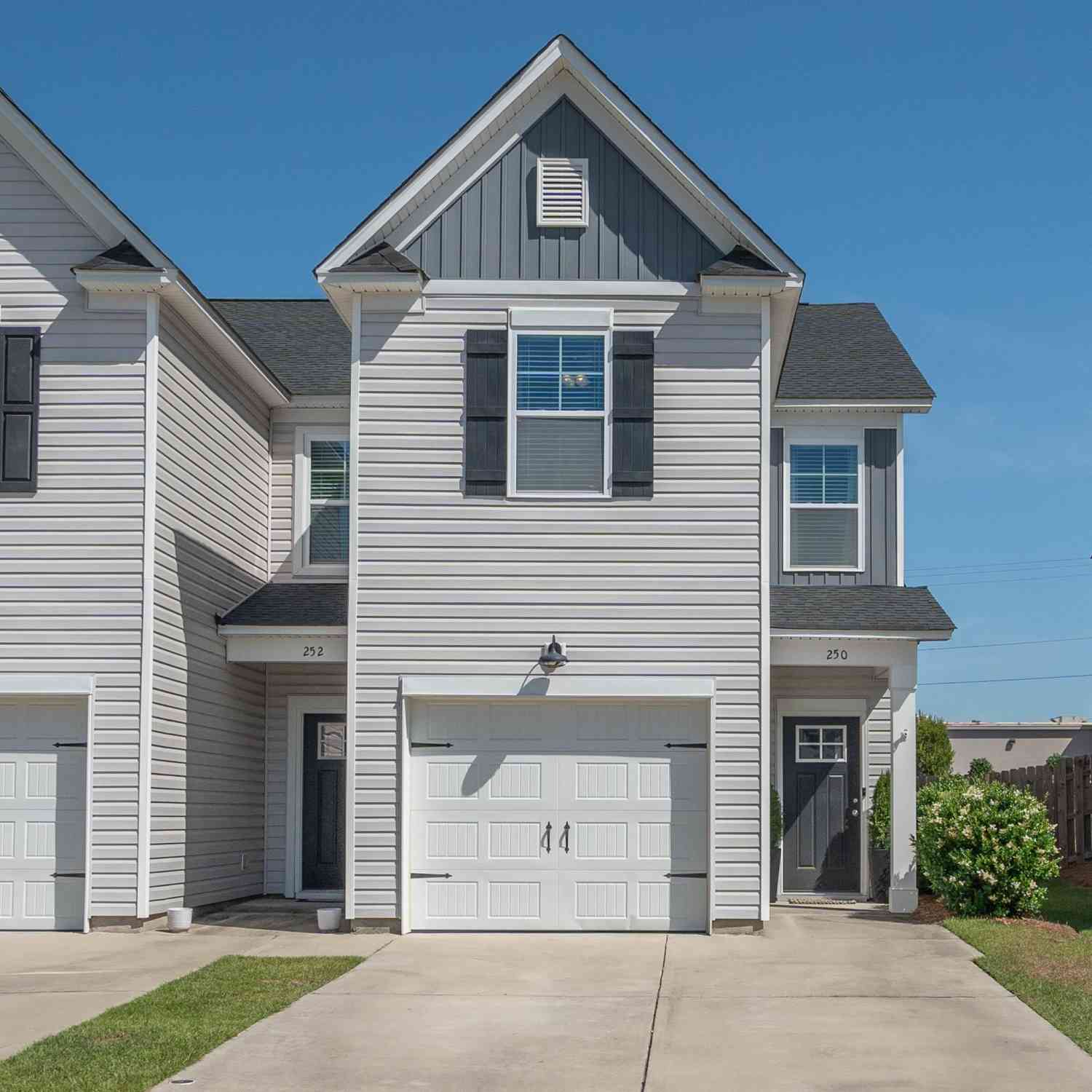 Townhouse For Sale - 250 Gum Swamp Trail<br/> West Columbia, SC 29169