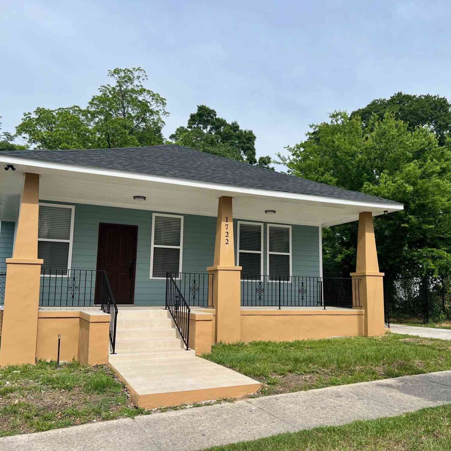 Homes For Sale - 1722 Oak Street<br/> Columbia, SC 29006