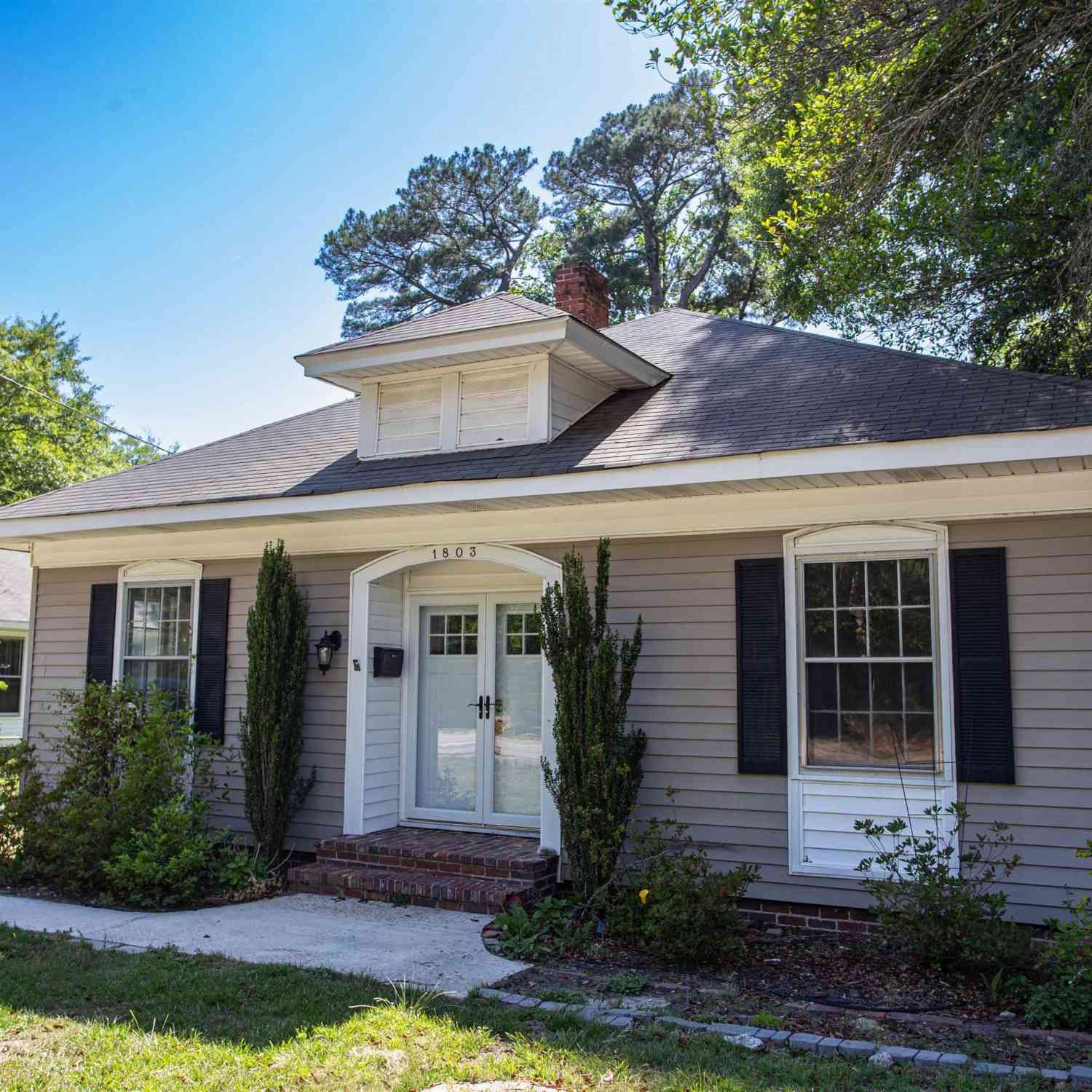 Homes For Sale - 1803 Broad Street<br/> Camden, SC 29020
