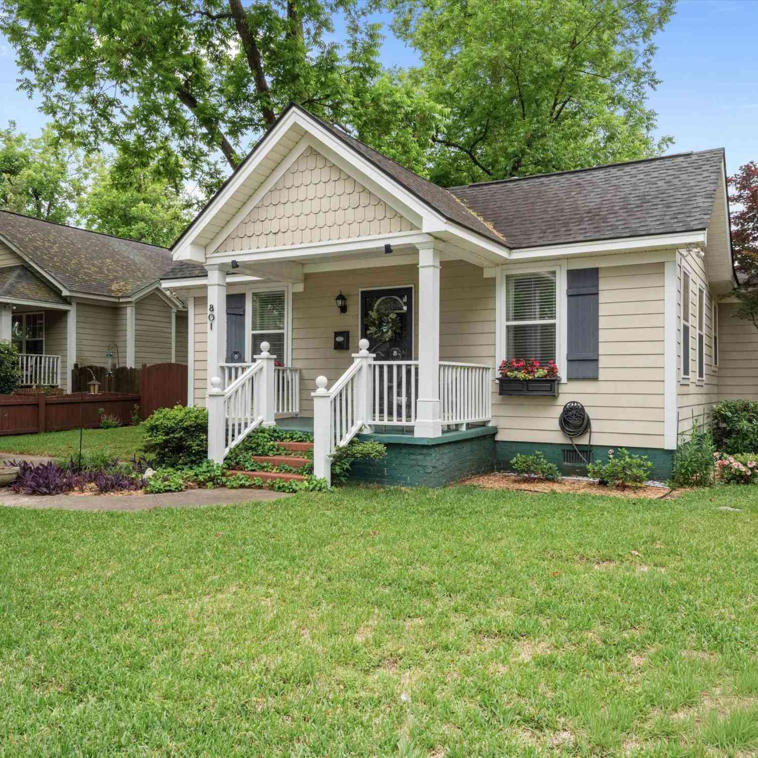 Homes For Sale - 801 Huntington Avenue<br/> Columbia, SC 29205