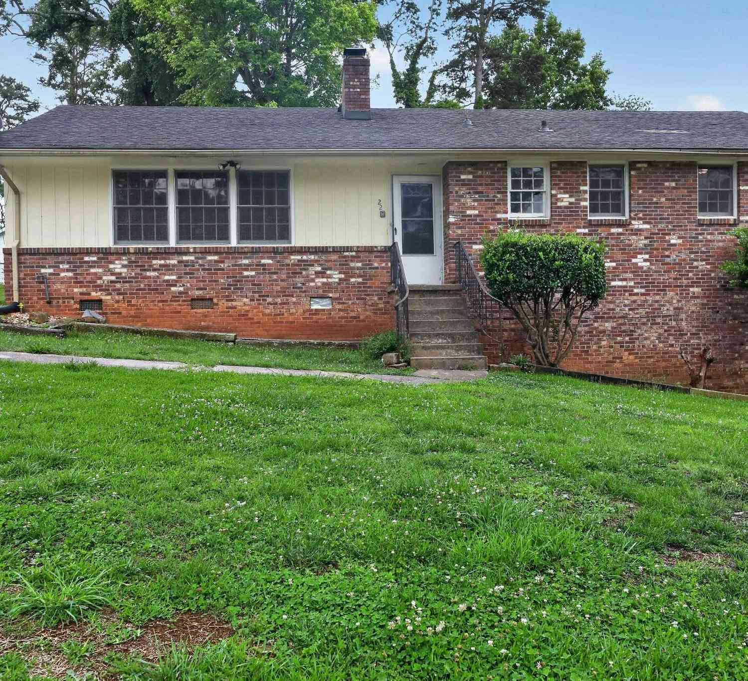 Homes For Sale - 22 Westbrook Lane<br/> Greenville, SC 29605