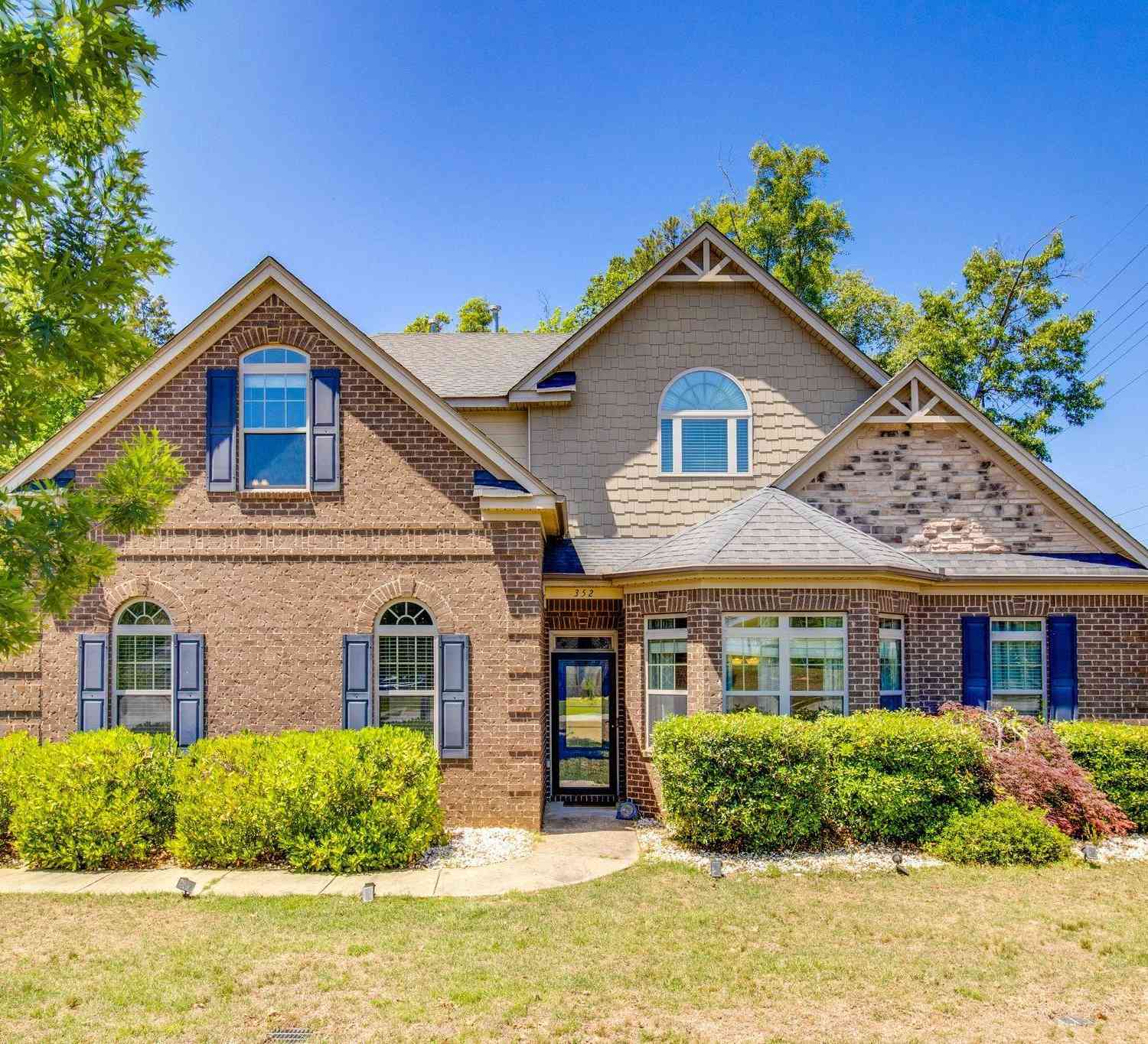Homes For Sale - 352 Summers Trace Drive<br/> Richland County, Blythewood, SC 29016