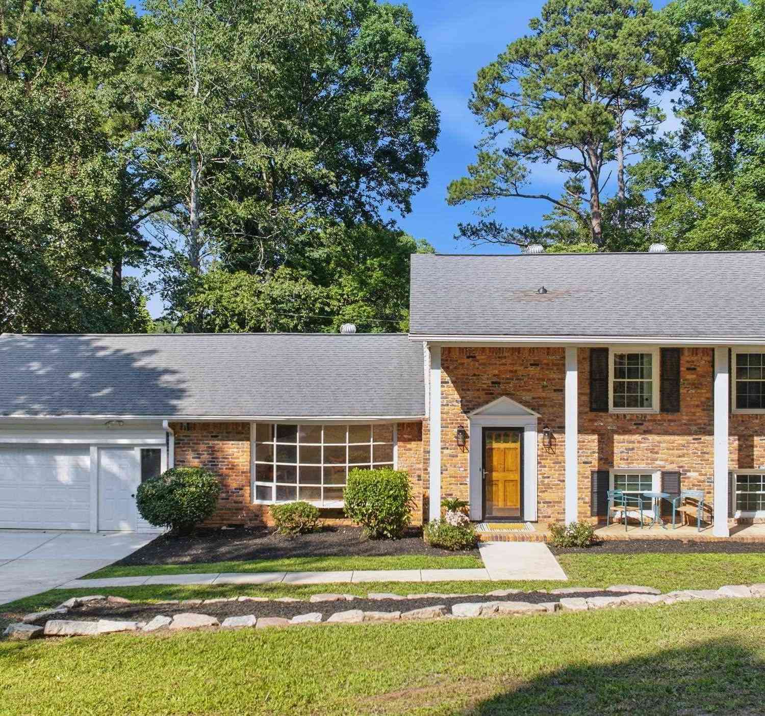 Homes For Sale - 26 Nob Hill Road<br/> Columbia, SC 29210
