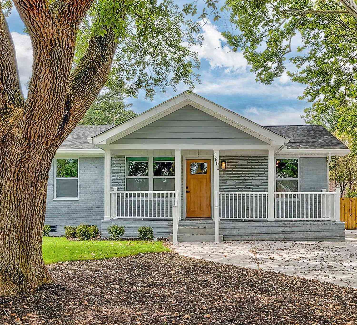 Homes Under Contract - 1601 Sunnyside Drive<br/> Lexington County, Cayce, SC 29033