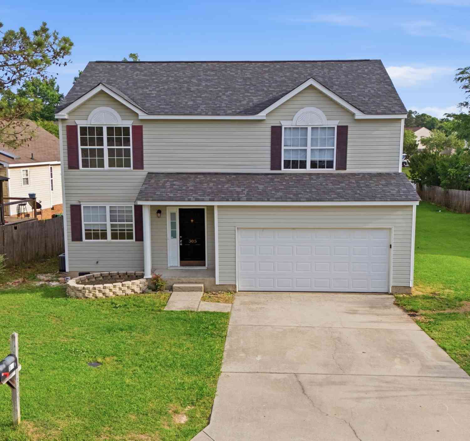 Homes For Sale - 305 Cutter Court<br/> Lexington County, Chapin, SC 29036