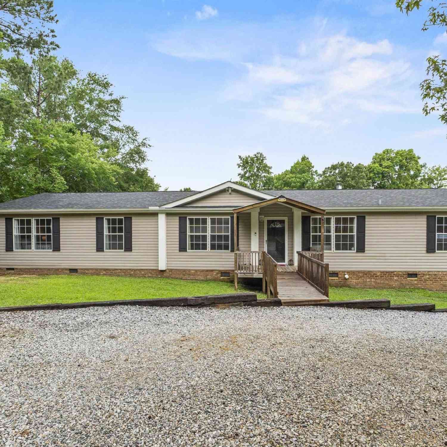 Mobile Home For Sale - 205 Newberry Shores Drive<br/> Prosperity, SC 29127