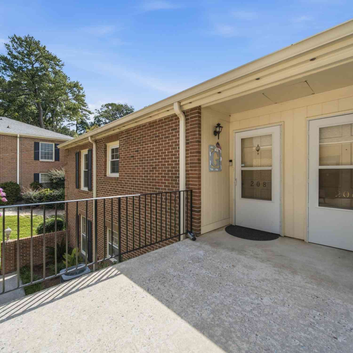 Condo For Sale - 5516 Lakeshore Drive #208<br/> Columbia, SC 29206