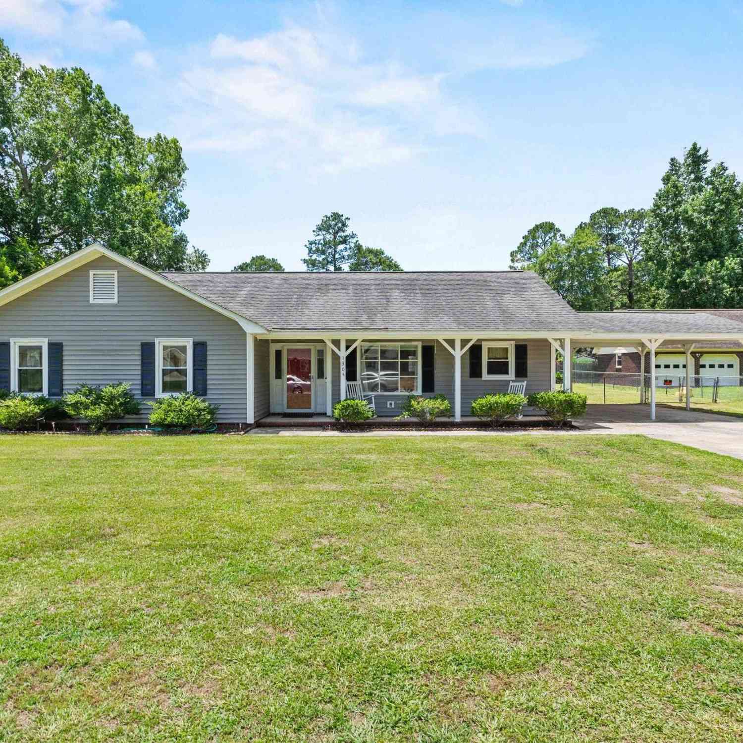 Homes For Sale - 1304 Fairlawn Drive<br/> Sumter, SC 29154