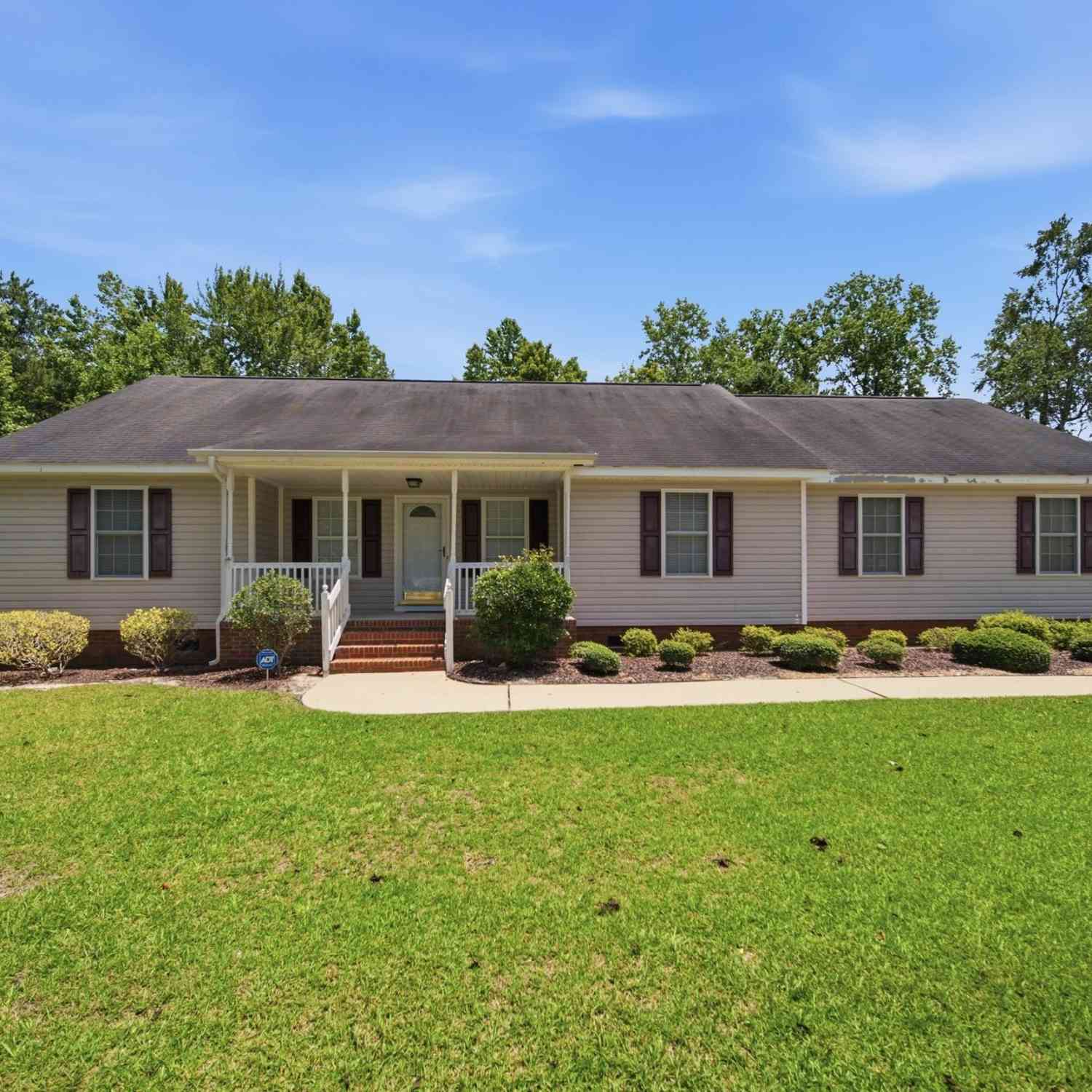 Homes For Sale - 224 Meadowcrest Drive<br/> West Columbia, SC 29172