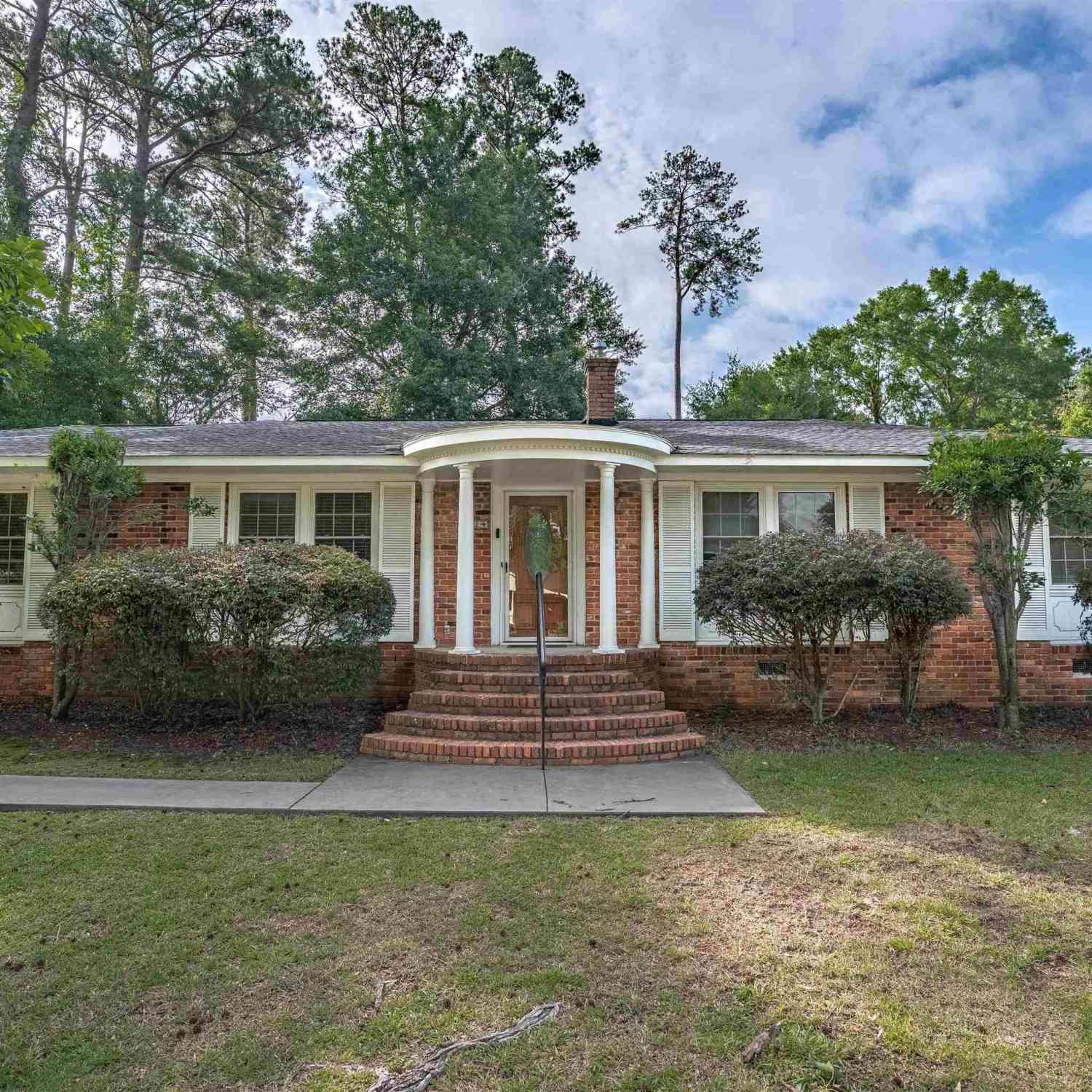 Homes For Sale - 824 Fairwood Drive<br/> Columbia, SC 29209