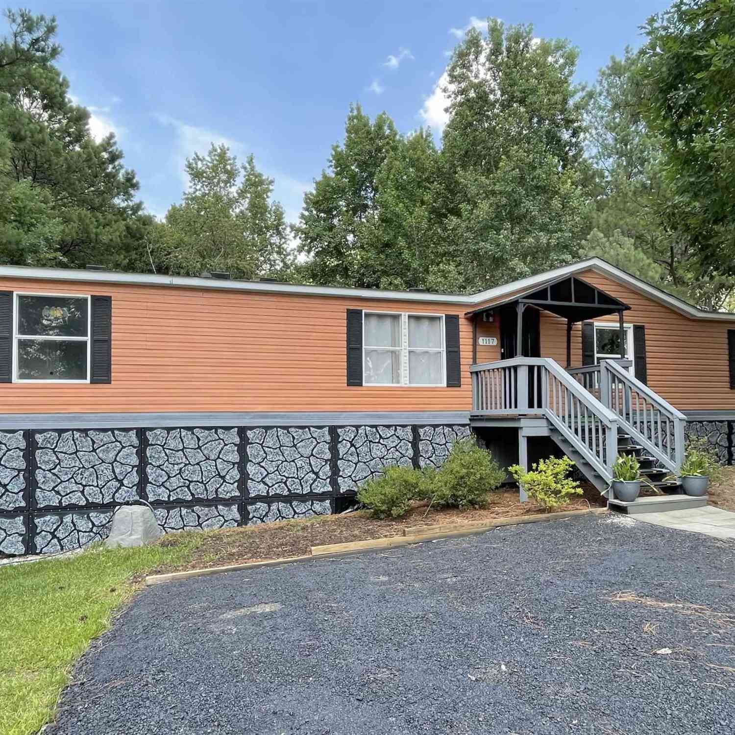 Mobile Home For Sale - 1117 NE Miles Road<br/> Blythewood, SC 29016