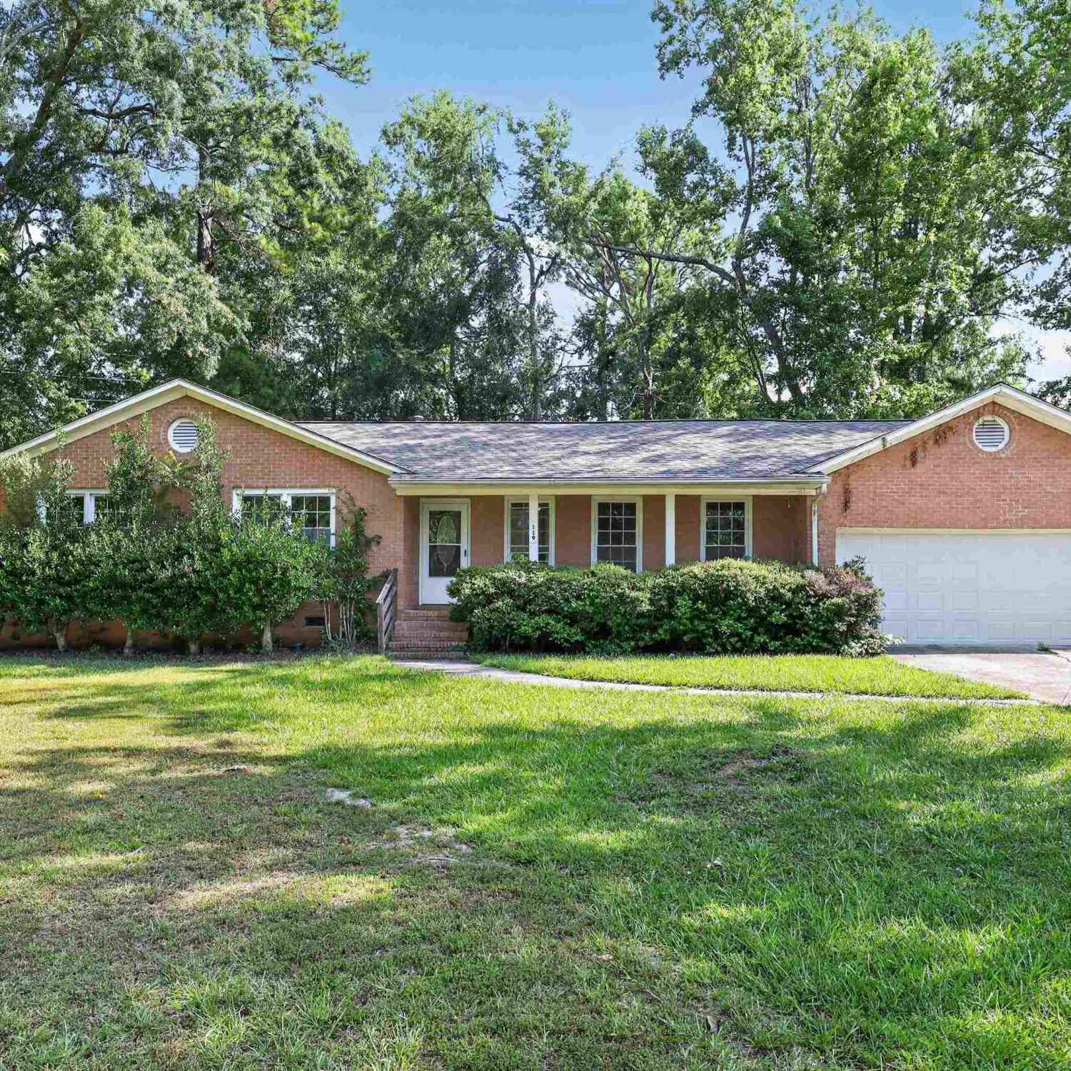 Homes For Sale - 119 Charing Cross Road<br/> Richland County, Irmo, SC 29063