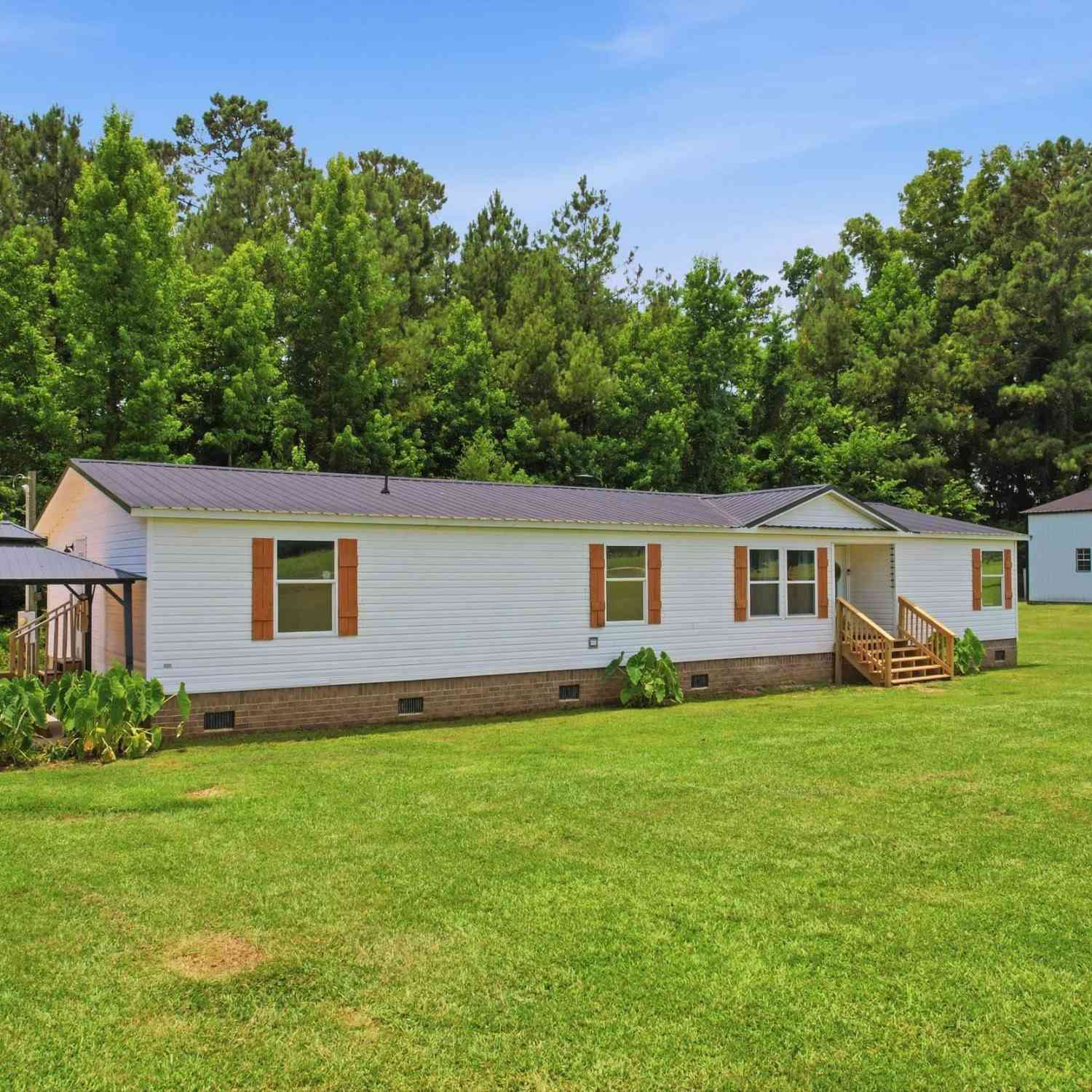 Mobile Home For Sale - 7580 Columbia Highway<br/> Saluda County, Batesburg, SC 29006