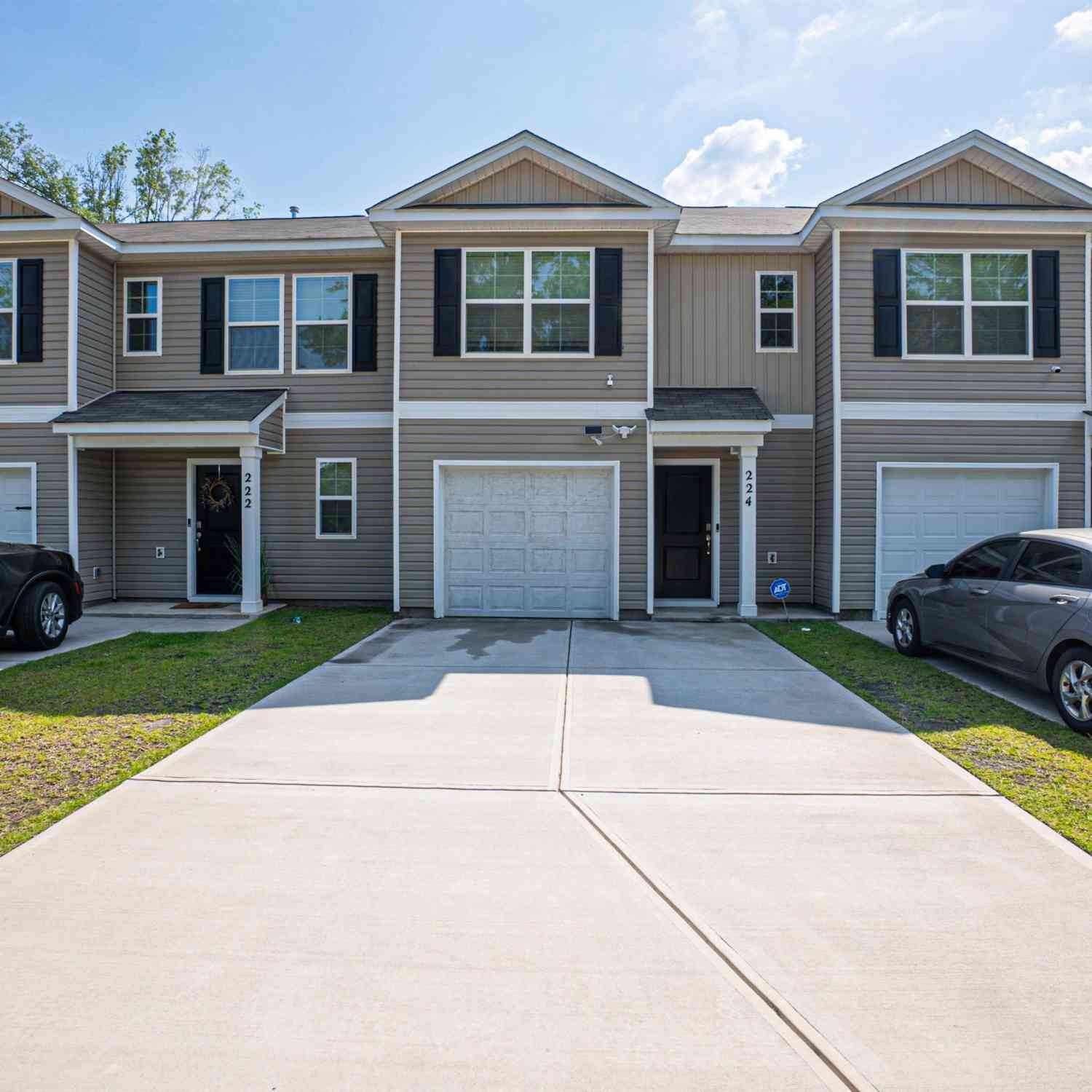 Townhouse For Sale - 224 Wall Street<br/> Sumter County, Summerville, SC 29154