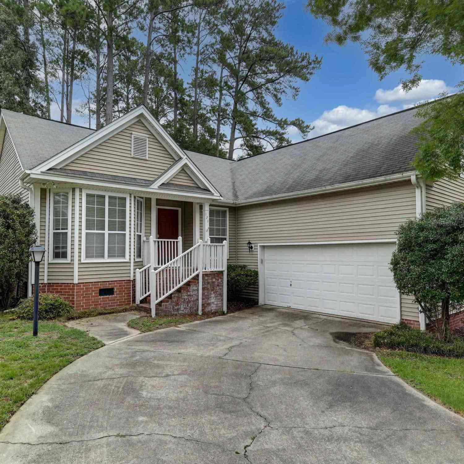 Homes For Sale - 120 Glenbrooke Circle<br/> Richland County, Columbia, SC 29204