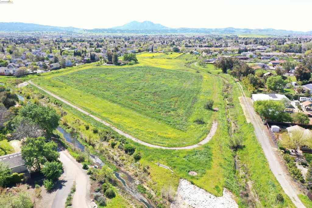 Homes For Sale - 800 Minnesota Ave<br/> Brentwood, CA 94513