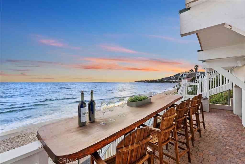 Homes For Rent - 125 Saint Anns Drive<br/> Laguna Beach, CA 92651