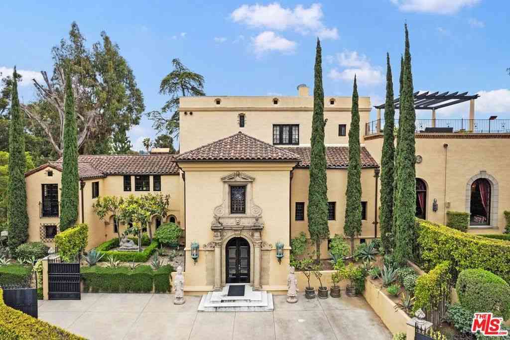Homes For Sale - 4320 Cedarhurst Circle<br/> Los Angeles, CA 90027