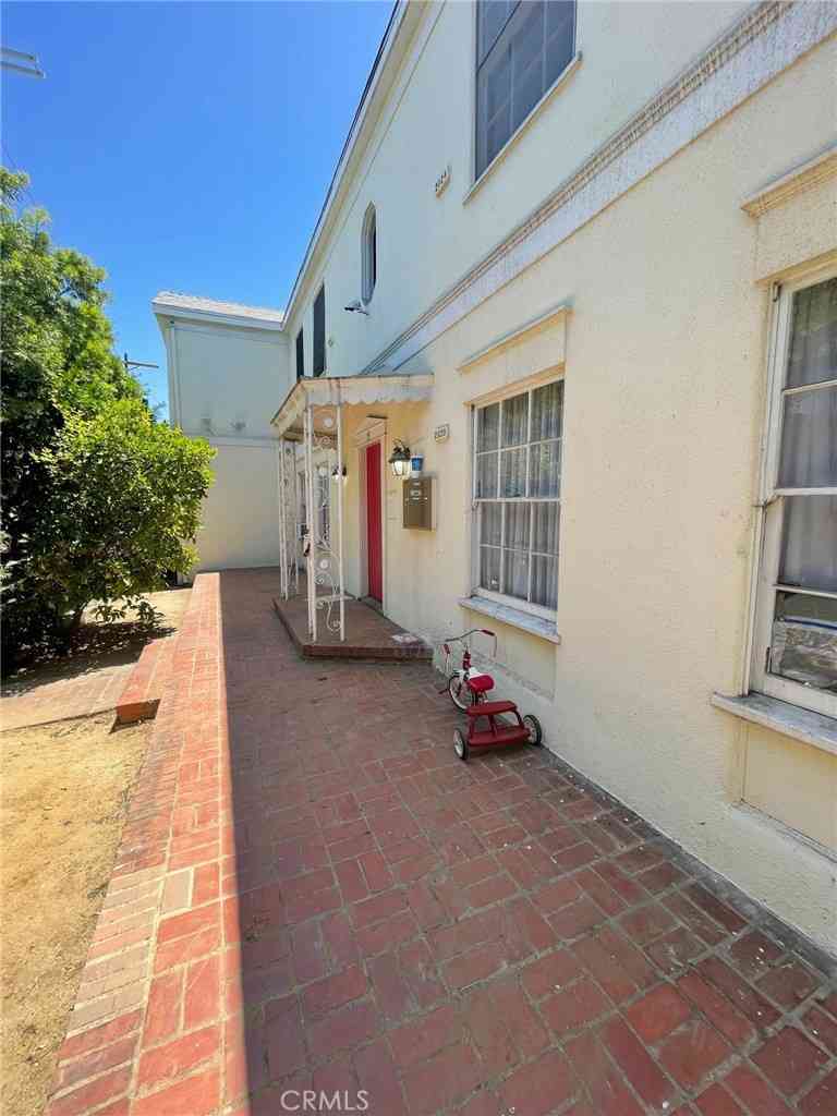 Multifamily For Sale - 2018 W 39th Street<br/> Los Angeles, CA 90008