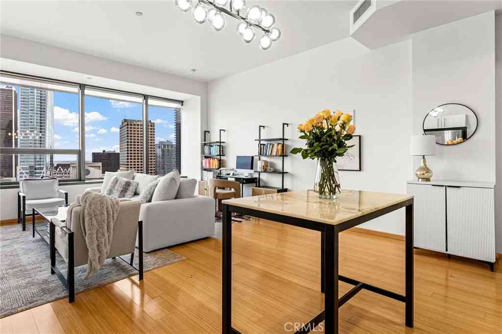 Condo For Sale - 1100 Wilshire Boulevard #2608<br/> Los Angeles, CA 90017